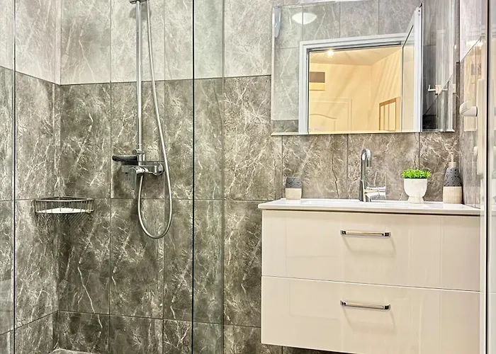 شقة Sea View Allure With Balcony