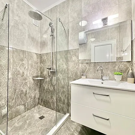 Sea View Allure With Balcony شقة