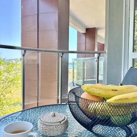 아파트 Sea View Allure With Balcony 프리모르스코