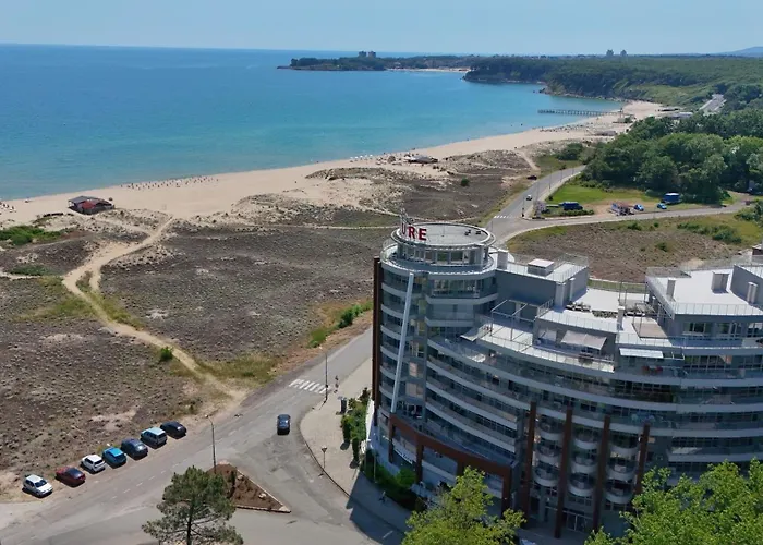 Апартамент Sea View Allure With Balcony Приморско