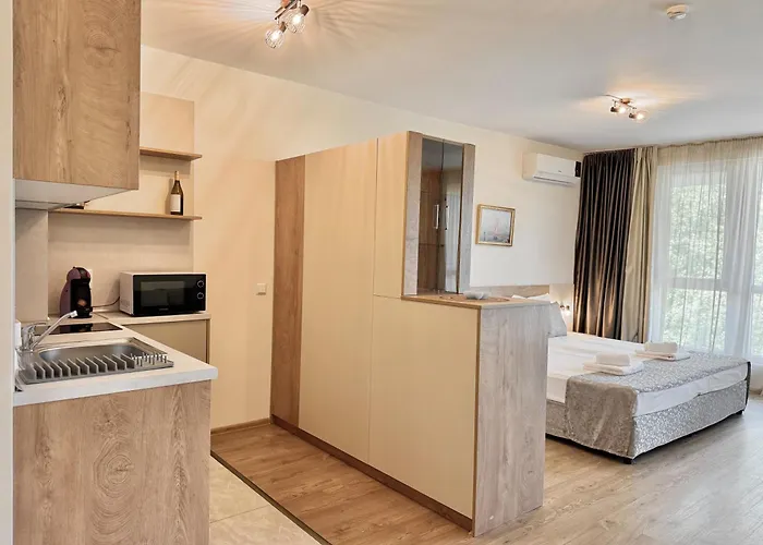 Sea View Allure With Balcony Апартамент Приморско